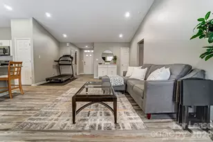 5519 Waverly Lynn Ln, Charlotte, NC 28269 - Photo 8