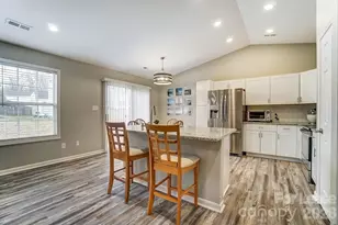 5519 Waverly Lynn Ln, Charlotte, NC 28269 - Photo 10