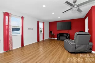 5525 Alpine Ln, Charlotte, NC 28269 - Photo 2