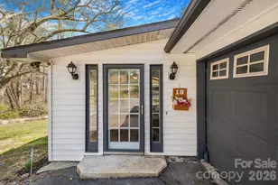 18 Peaceful Valley Ln, Flat Rock, NC 28731 - Photo 2