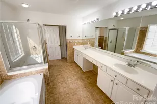 10803 Fountaingrove Dr, Charlotte, NC 28262 - Photo 6