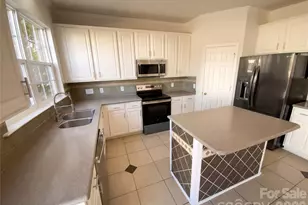 10803 Fountaingrove Dr, Charlotte, NC 28262 - Photo 2