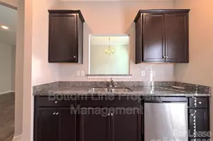 6104 Guildford Hill Ln, Charlotte, NC 28215 - Photo 8