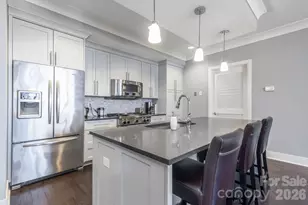 222 S Caldwell St, Charlotte, NC 28202 - Photo 2