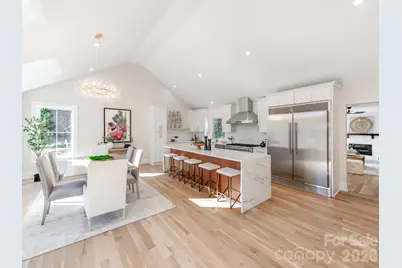 2801 Huntingtowne Farms Lane, Charlotte, NC 28210 - Photo 2