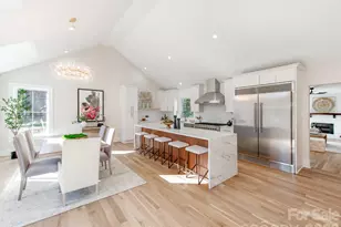 2801 Huntingtowne Farms Ln, Charlotte, NC 28210 - Photo 2