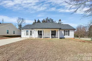 105 Ace Ave, Dallas, NC 28034 - Photo 2