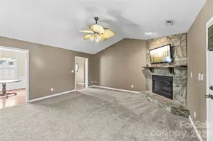 121 Gregory Ct, Mount Holly, NC 28120 - Photo 4