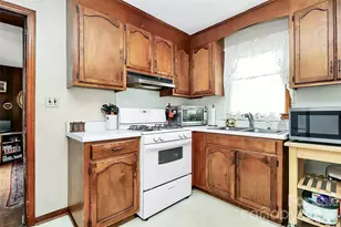 326 N Alexander St, Mount Holly, NC 28120 - Photo 4