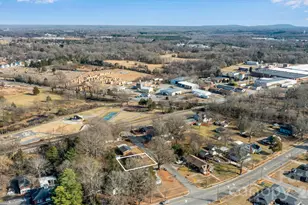 105 9th St SE, Conover, NC 28613 - Photo 8