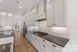 1611 Chippendale Rd, Charlotte, NC 28205 - Photo 12