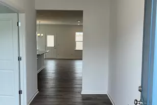 12121 Bradshaw Ct, Charlotte, NC 28278 - Photo 2