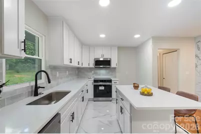 3900 Colebrook Road, Charlotte, NC 28215 - Photo 4