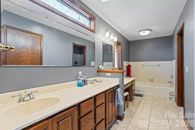 404 W Browning Road, Hendersonville, NC 28791 - Photo 18