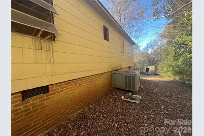 527 Moore Street, Wadesboro, NC 28170 - Photo 2