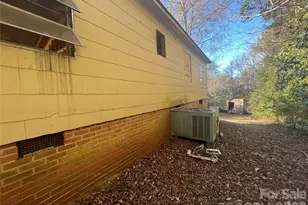 527 Moore St, Wadesboro, NC 28170 - Photo 2