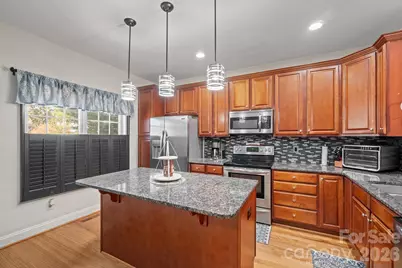 1107 16th Avenue Place NW, Hickory, NC 28601 - Photo 8