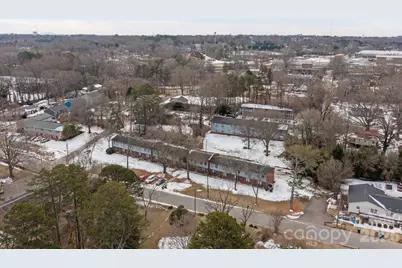 386 17th Avenue NE, Hickory, NC 28601 - Photo 2