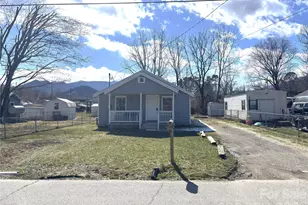 29 5th St, Waynesville, NC 28786 - Photo 1