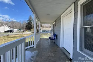 29 5th St, Waynesville, NC 28786 - Photo 2