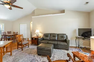 2625 Middleton Cir, Hendersonville, NC 28791 - Photo 14