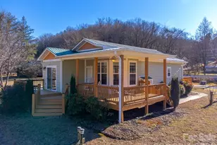 990 Hornet Dr, Whittier, NC 28789 - Photo 2