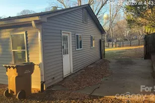 2209 Dale Ave, Lincolnton, NC 28092 - Photo 2