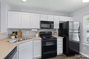 3414 Broadwick St, Charlotte, NC 28213 - Photo 4