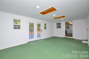 5821 Hornet Dr, Charlotte, NC 28216 - Photo 26