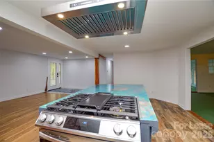 5821 Hornet Dr, Charlotte, NC 28216 - Photo 12