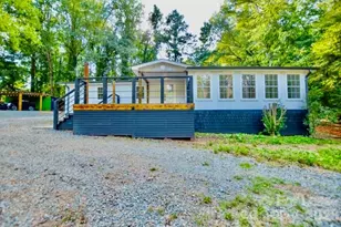 5821 Hornet Dr, Charlotte, NC 28216 - Photo 1