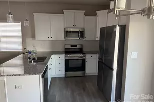 4112 Stoneygreen Ln, Charlotte, NC 28215 - Photo 6