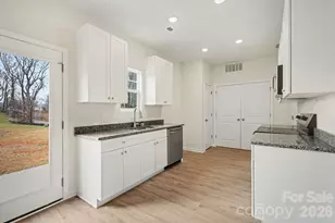 1729 Cloaninger Ave, Statesville, NC 28625 - Photo 6