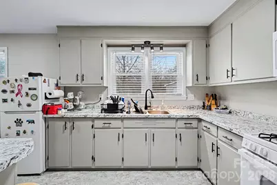 1725 26th Street NE, Hickory, NC 28601 - Photo 8