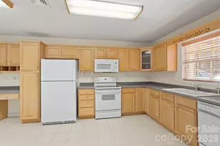 32 Stone House Rd, Hendersonville, NC 28739 - Photo 18