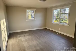 25 N Davis Ave, Newton, NC 28658 - Photo 10