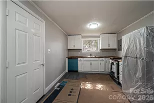 25 N Davis Ave, Newton, NC 28658 - Photo 32