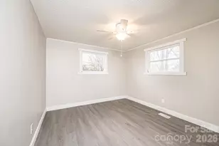 25 N Davis Ave, Newton, NC 28658 - Photo 22