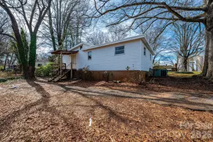 25 N Davis Ave, Newton, NC 28658 - Photo 8