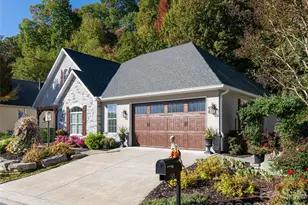 58 Carriage Highlands Ct, Hendersonville, NC 28791 - Photo 2