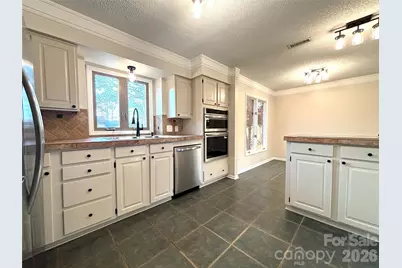 1754 12th Street NE, Hickory, NC 28601 - Photo 2