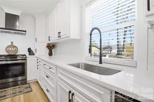 300 Forest Park Rd, Matthews, NC 28104 - Photo 18