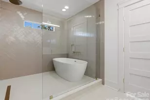 431 W Peterson Dr, Charlotte, NC 28217 - Photo 18