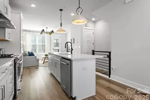 1737 Dunavant St, Charlotte, NC 28203 - Photo 2