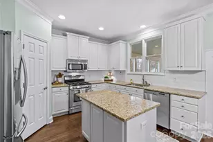 20110 Coachmans Wood Ln, Cornelius, NC 28031 - Photo 18