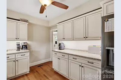 506 W Main Street, Burnsville, NC 28714 - Photo 12