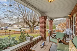 506 W Main St, Burnsville, NC 28714 - Photo 6