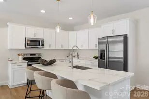 2100 Bombay Wy, Charlotte, NC 28208 - Photo 2