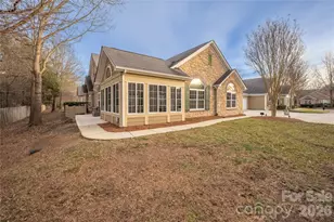 5515 Prosperity View Dr, Charlotte, NC 28269 - Photo 2