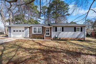196 25th Street NW, Hickory, NC 28601 - Photo 2